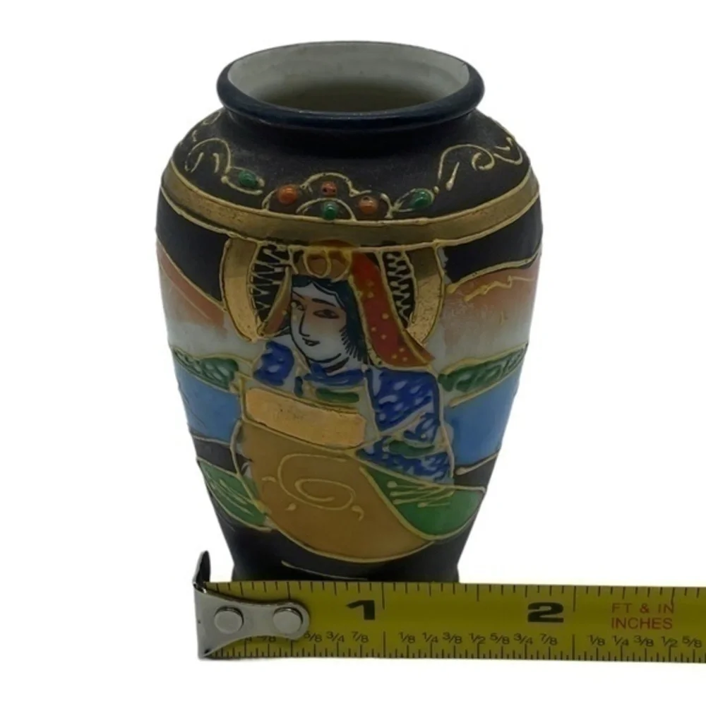Japanese Satsuma Miniature Porcelain Vase Signed Made by Hotta Yu Shoten